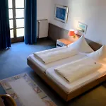 Roessle Hotel *