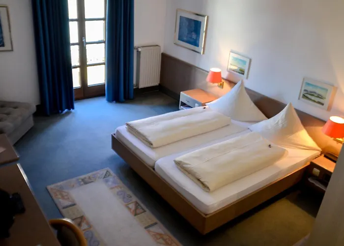 Roessle Hotel *